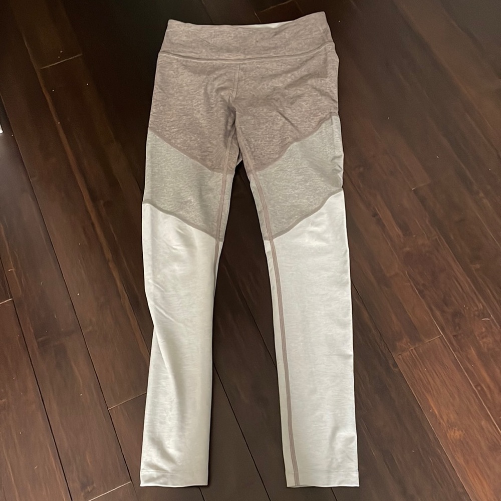 Outdoor Voices 7/8 Spring Color Block Leggings in Oatmeal
